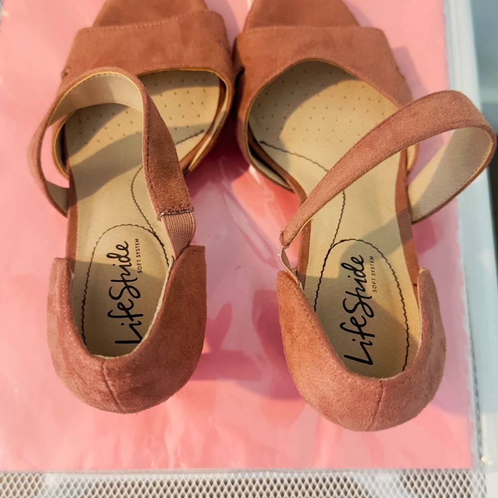 Life Stride Blush Suede Sandals